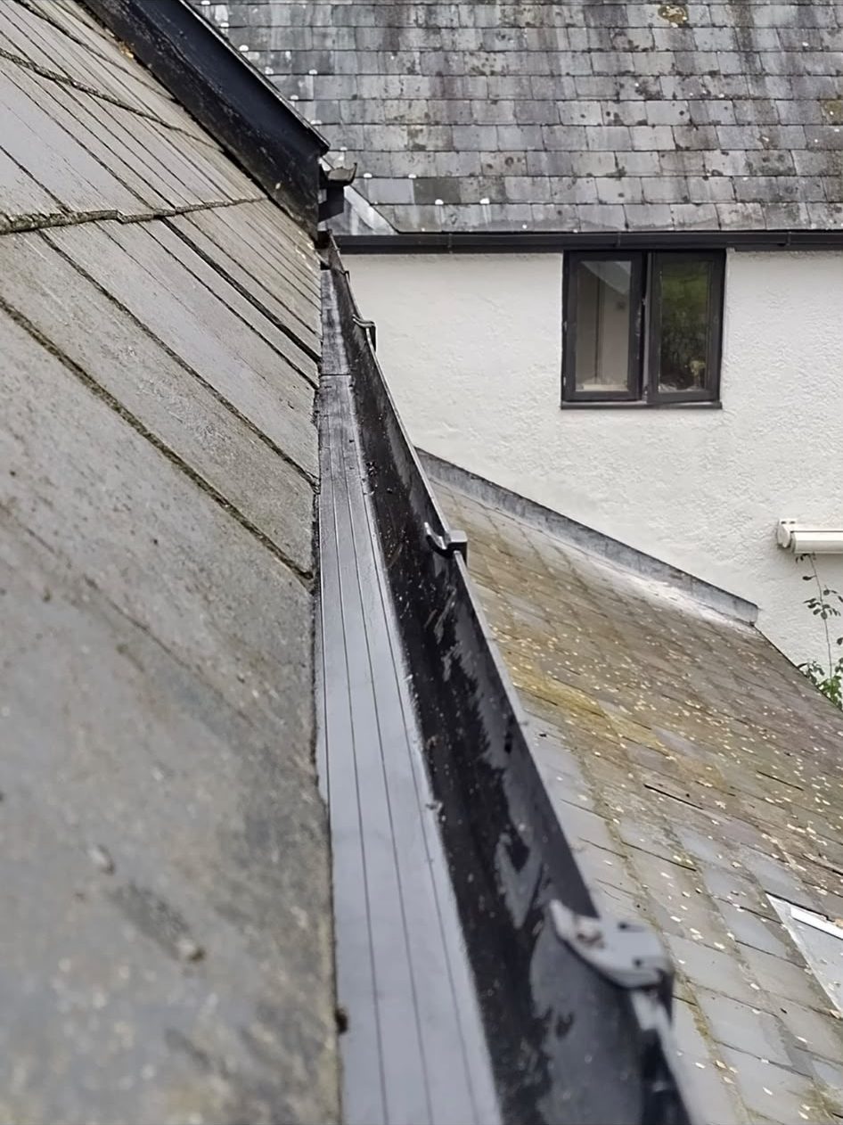 Blocked valley gutter cleared of leaves before and after in the New Forest - after